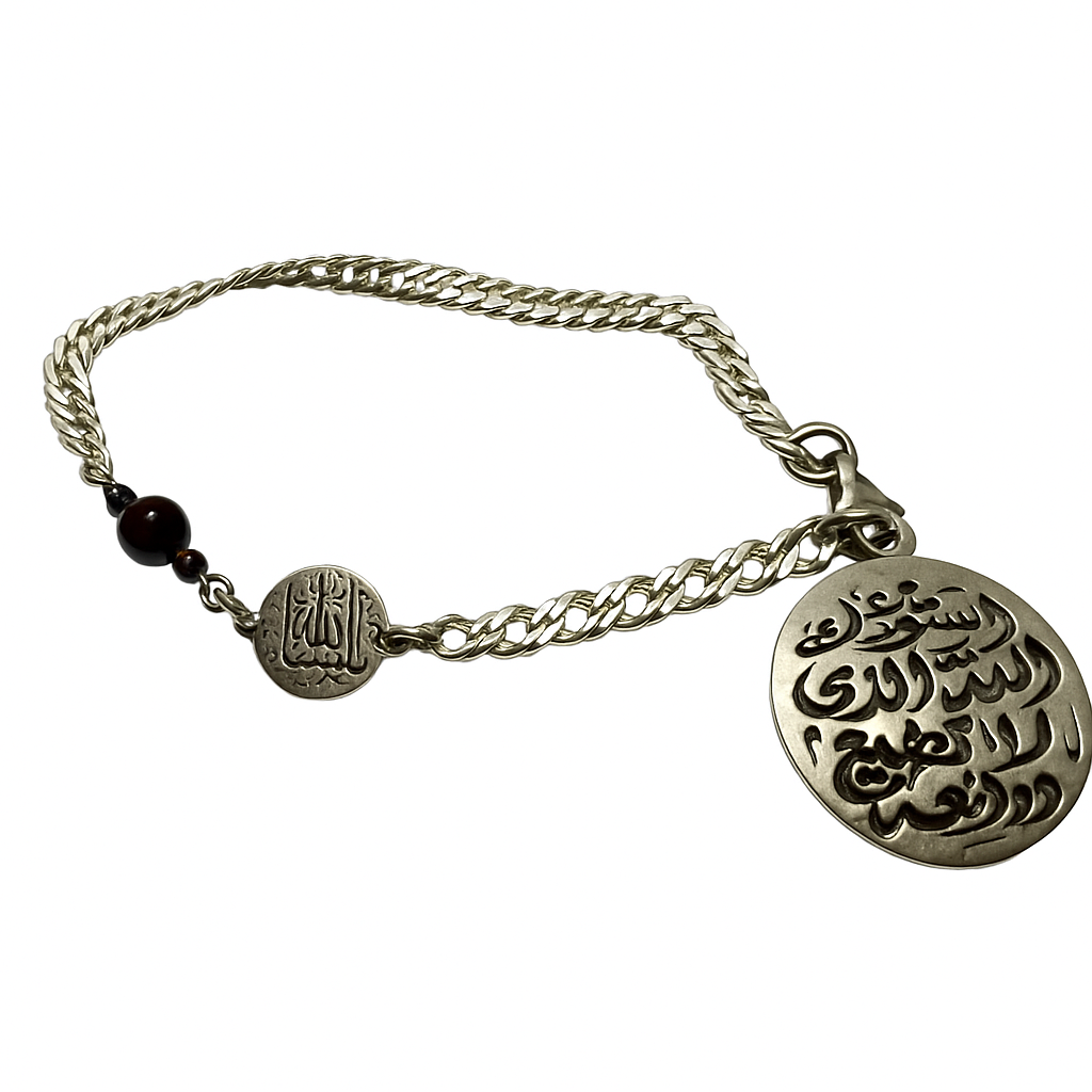 Silver Keychain
"استودعتك الله الذى لا تضيع ودائعه" "ما شاء الله"
