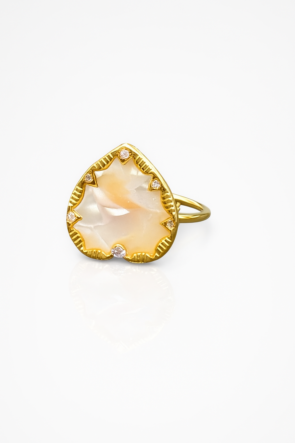 Elegant Gold Ring - Image 2